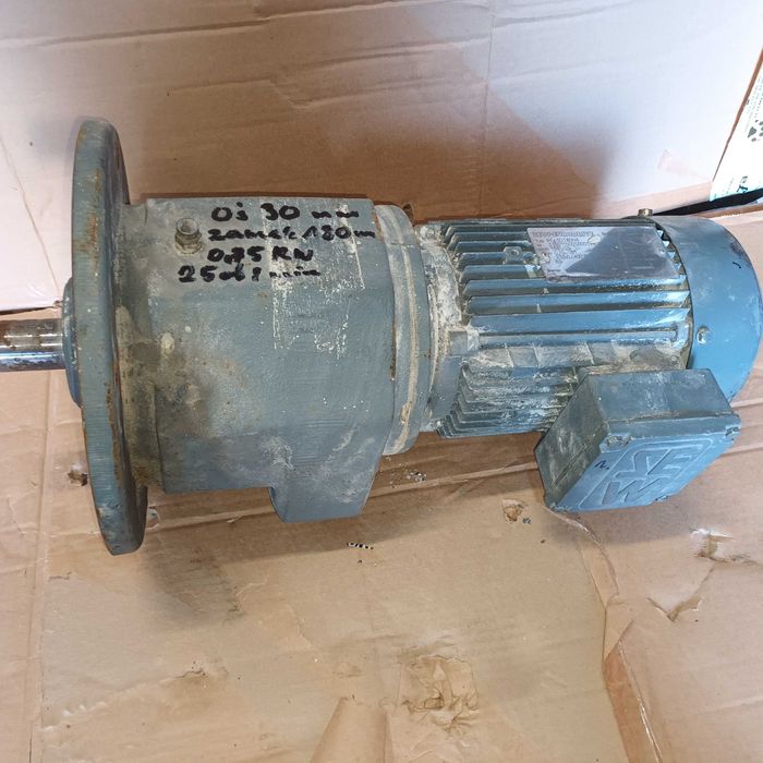 Motoreduktor Sew 0,75kw 25 obr/min oś 30mm