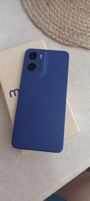 Motorola e15 kolor fioletowy + 2 x etui + nowe szkło ochronne