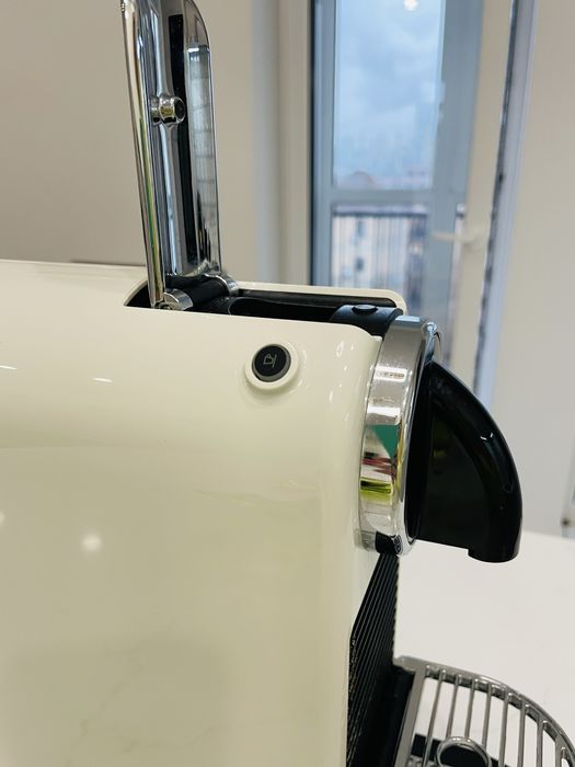 Продам капсульну кавоварку Nespresso