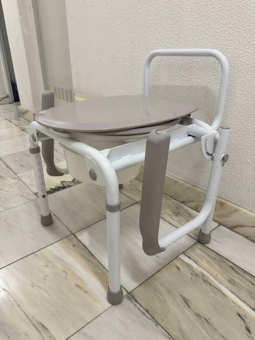 Cadeira Sanitária Izzo Invacare - Nova!