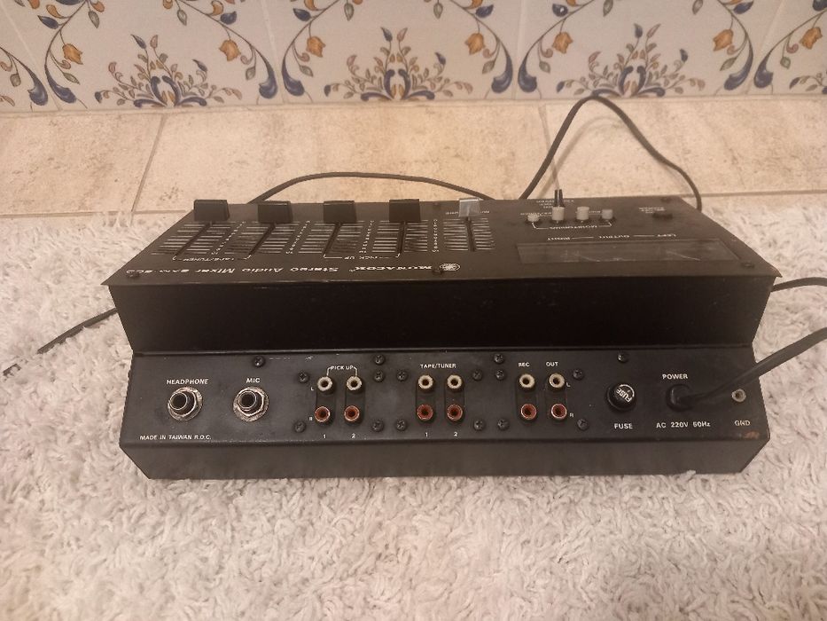 Mesa mistura Monacor