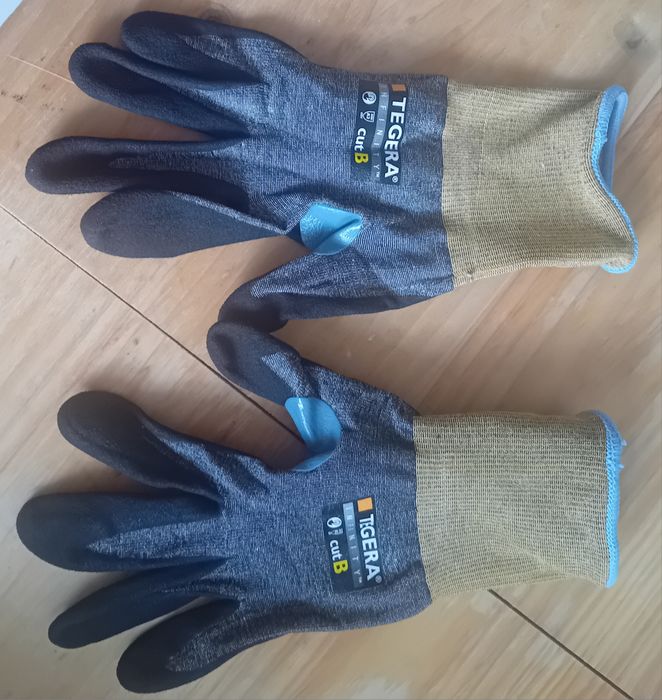 Luvas novas ant cortes