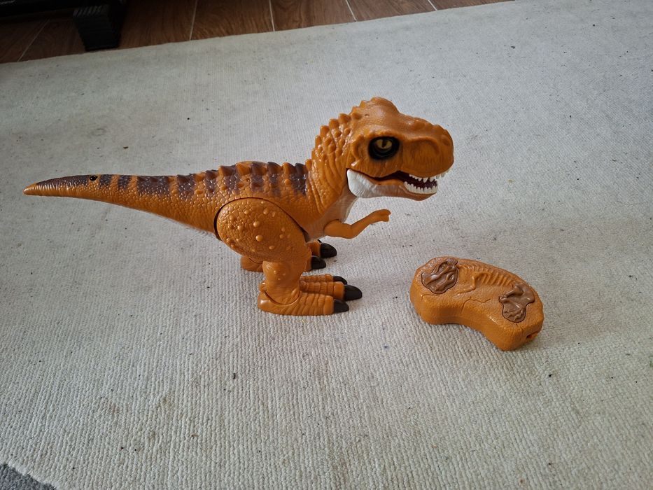 Dinossauro telecomandado