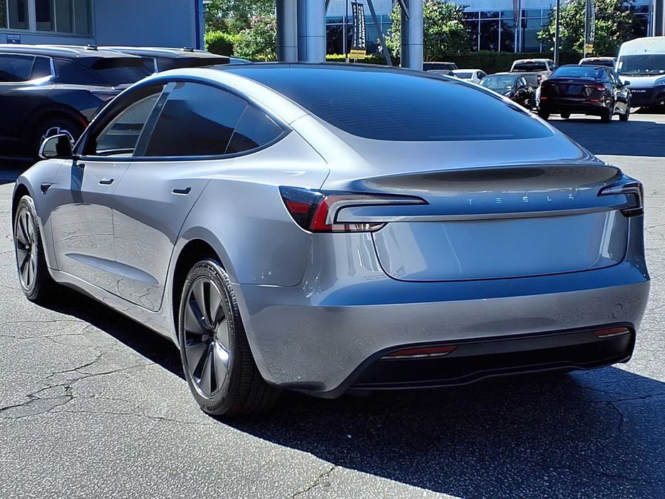 Tesla Model 3      2025