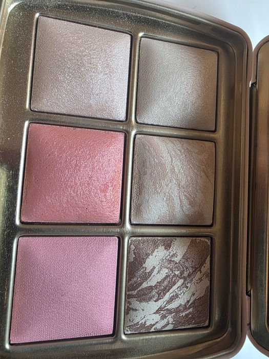 Hourglass deer palette
