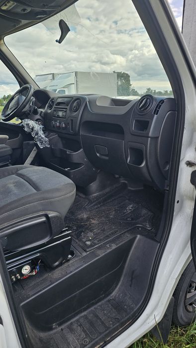 Renault Master 2017 rok - winda - spojtrak - szyba wymieniona na nową