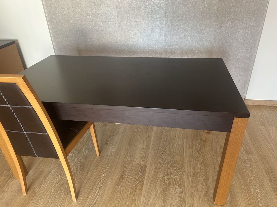 Mesa de sala extencivel e 6 cadeiras