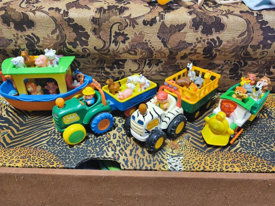 Іграшки Kiddieland трактор потяг ковчег