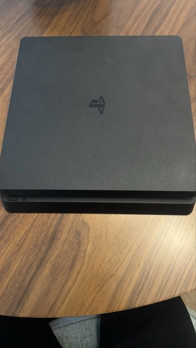 Ps4 slim 500g 2 comandos