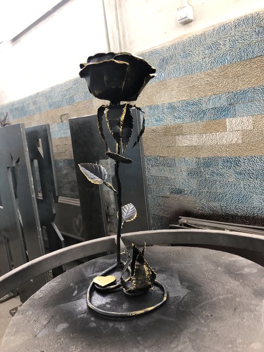 Підсвічник у вигляді троянди