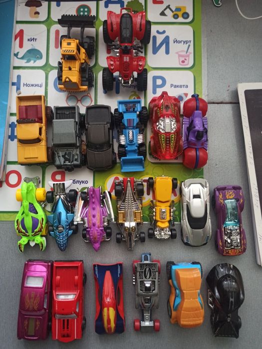 Машинки металеві