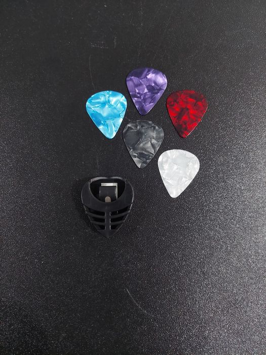 Porta palhetas + 5 palhetas Novo