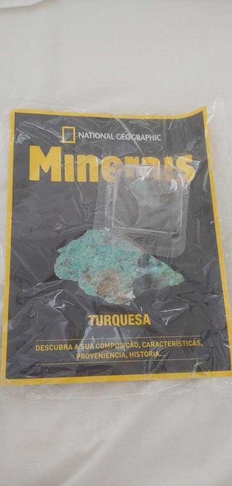 3 fascículos com minerais calcedónia, malaquite e turquesa