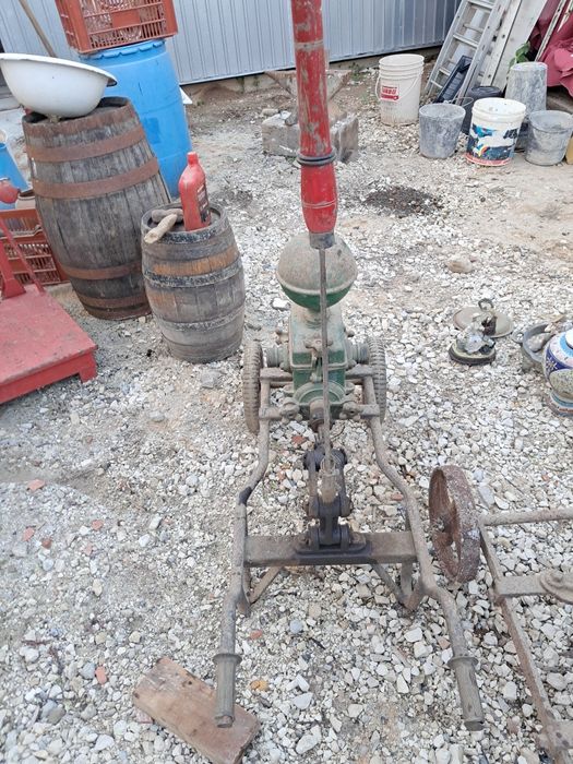 Bomba de transfega antiga.