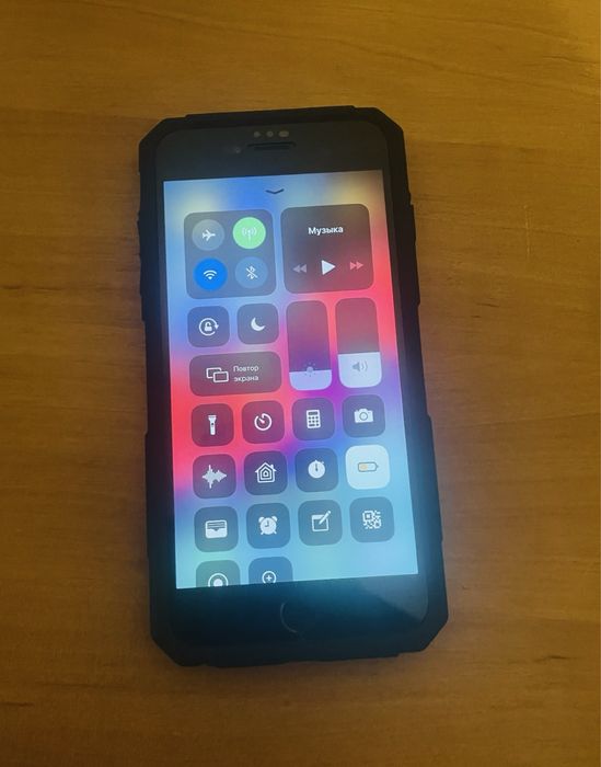 iPhone 6 Plus 64Gb neverlok в отличном состоянии!