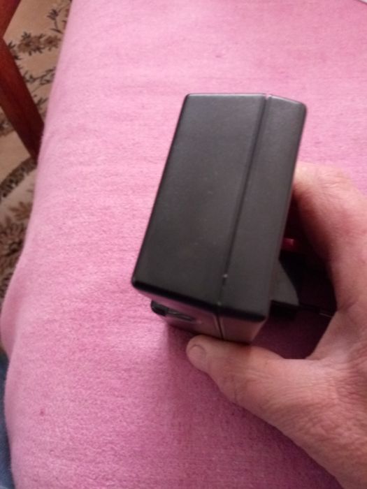 Зарядний пристрій для акумуляторів пальчикових середніх і великих і к
