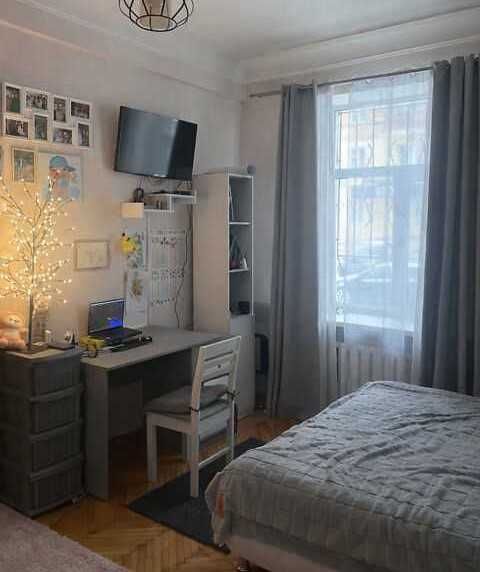 Продаж двокімнатної квартири в Центрі міста ( р-н пл.Зигіна)