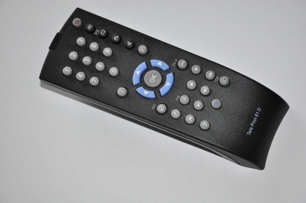 Odtwarzacz DVD GRUNDIG Livance GDP2400 DIVX MP3 CD Pilot Euro B-stok