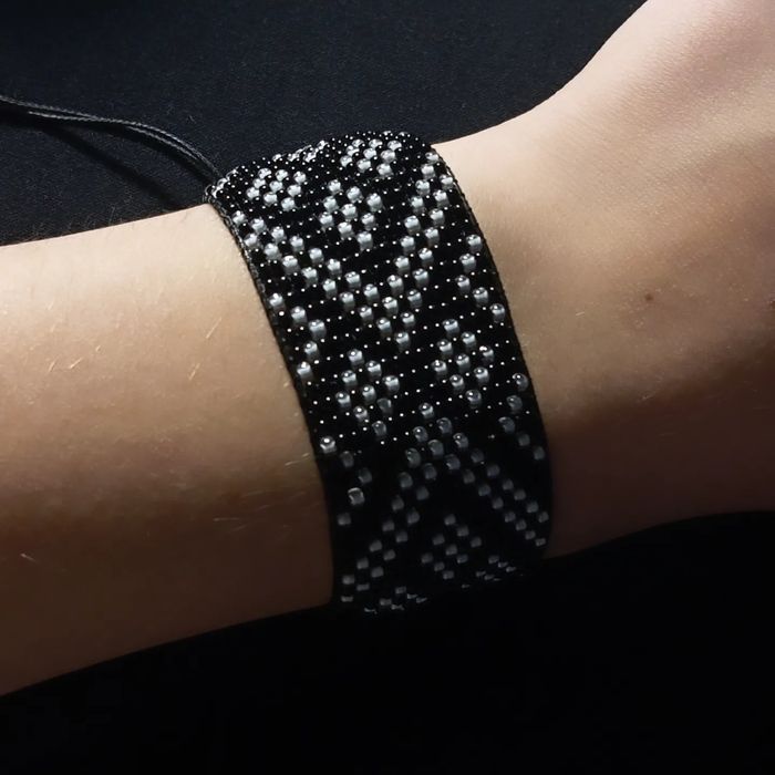 браслет з бісеру.