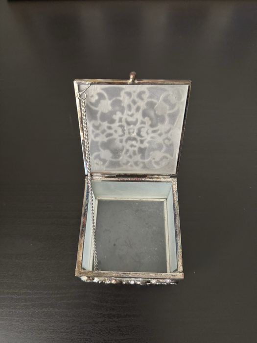 Porta-jóias vintage em vidro e metal com borboleta