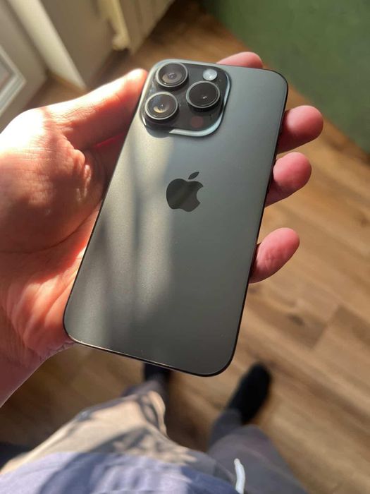 iPhone 15 pro jak nowy