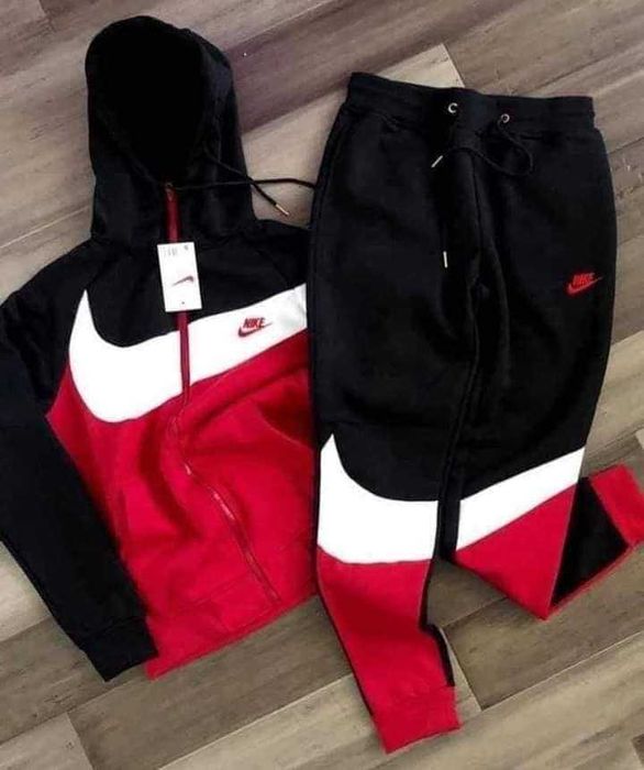 Fato de treino de qualidade bordado