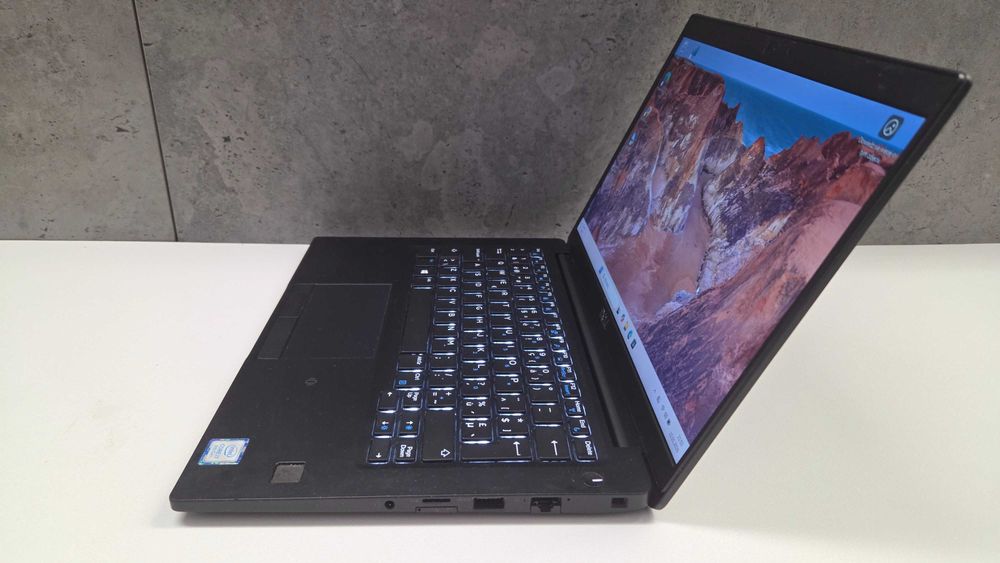 MOCNY Dell Latitude 7390 i7 8650U ram 16GB dysk 256SSD FHD IPS Laptop