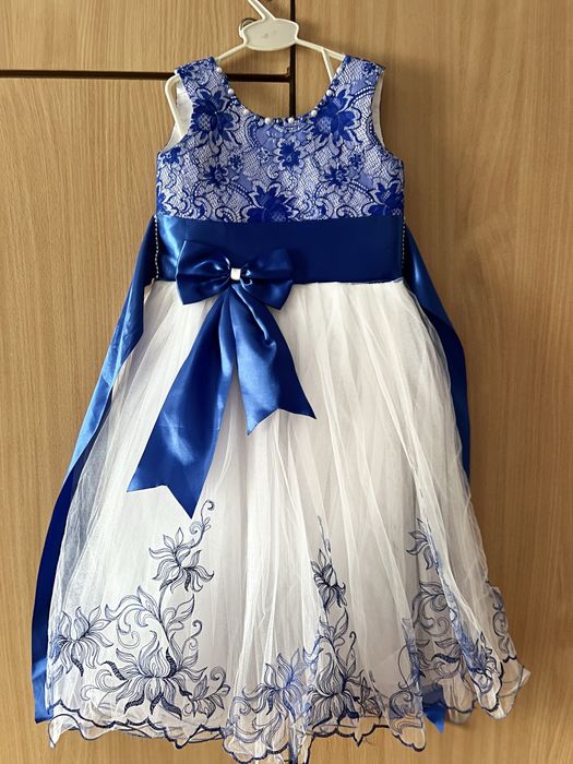 Плаття на випускний