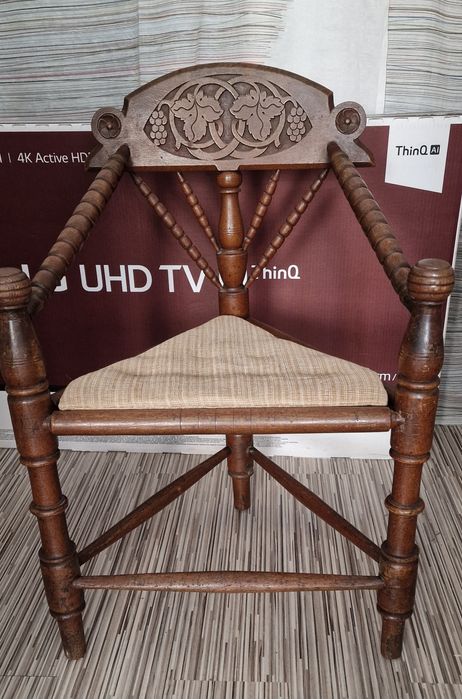 Przedwojenne,narożne krzesło.