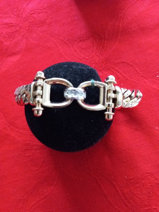 Pulseira  dourada com brilhantes  marca Shock