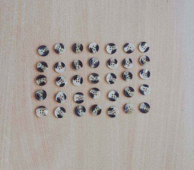 Lote de 35 botões de massa - Novos
