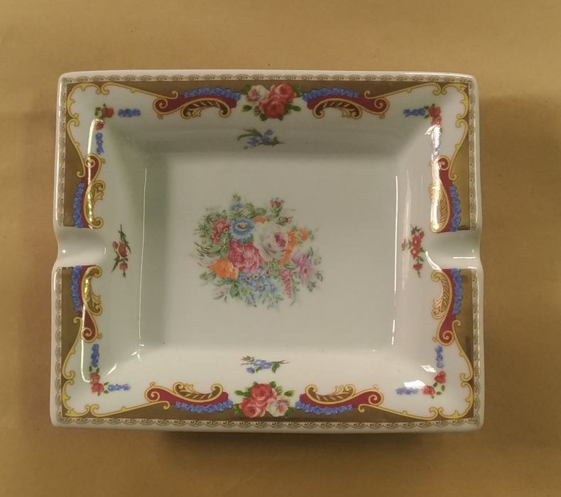 Cinzeiro em Porcelana