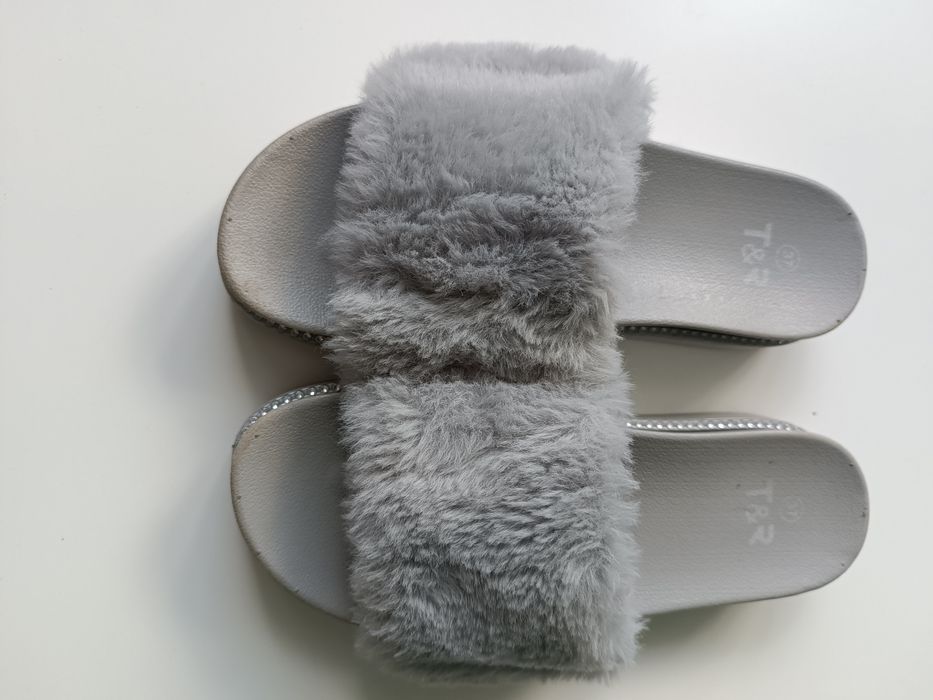 Klapki z futerkiem 37