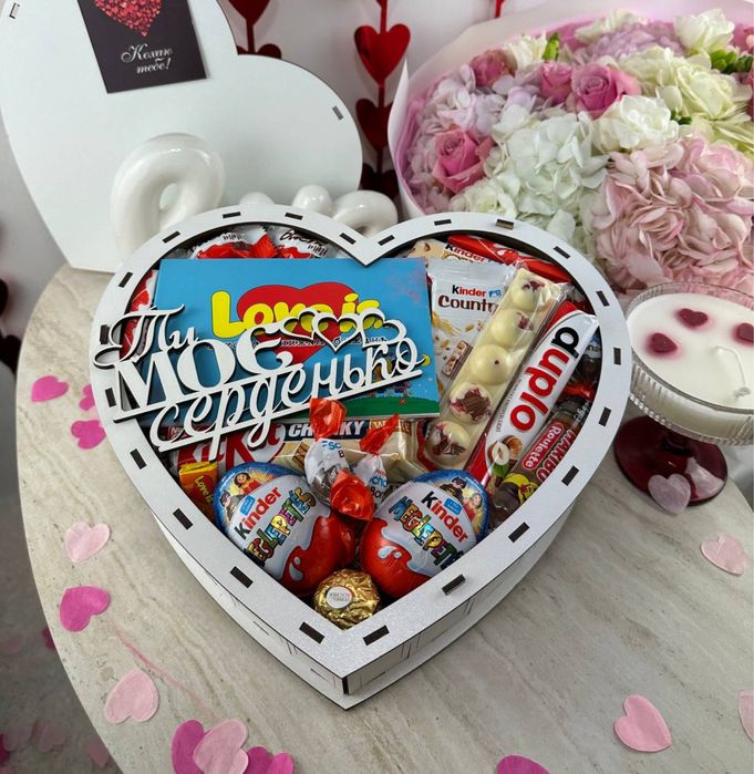 Солодкий подарунковий бокс «Серце» до дня закоханих: kinder, ferrero