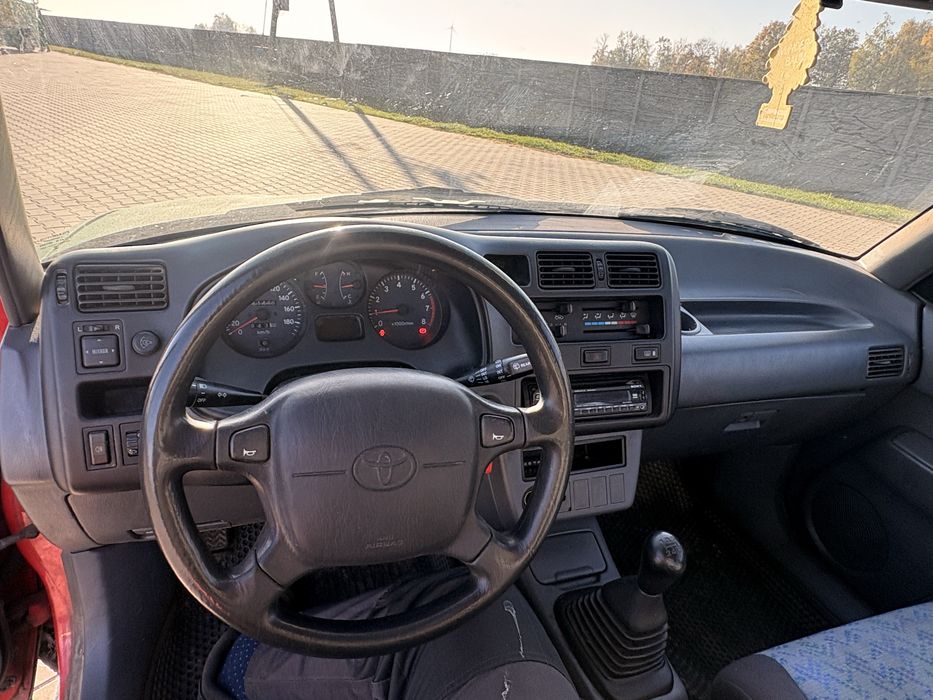 Toyota Rav4 niski przebieg