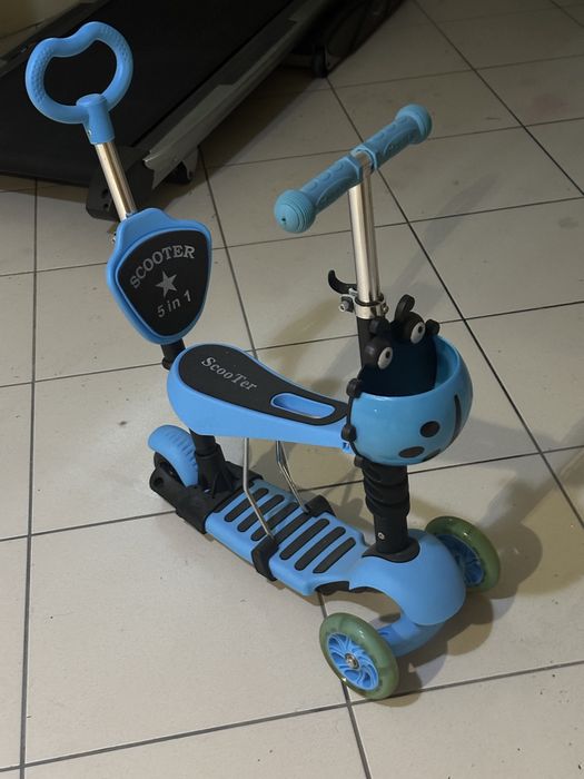 Trotinete infantil com assento