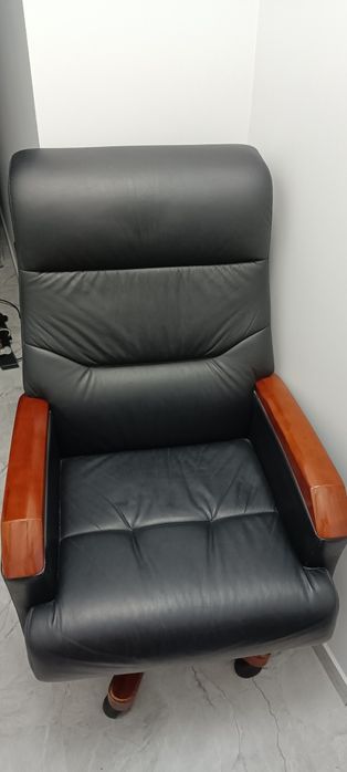 Крісло керівника( шкіряне) AMF Ronald Black