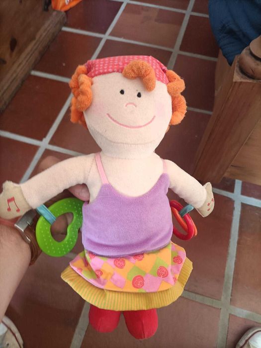 Boneco com interação a pilha