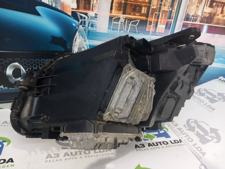 Ótica direita Mercedes W205