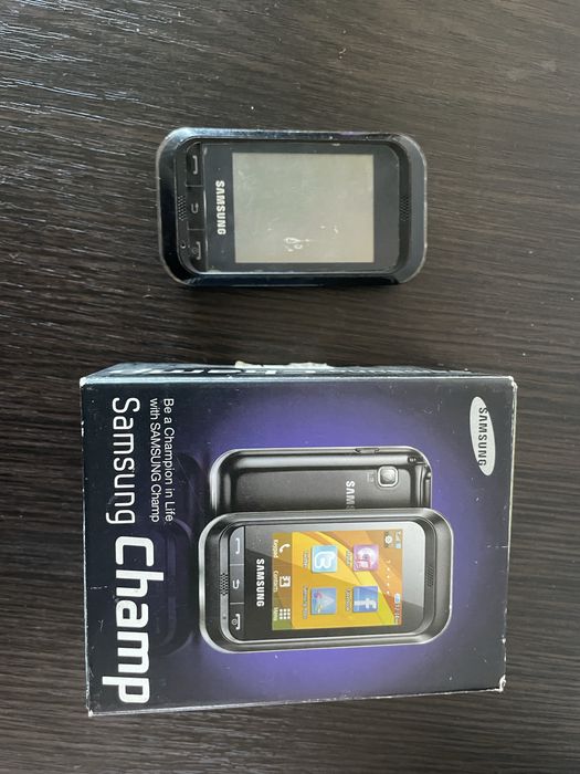 Телефон Samsung Champ на деталі