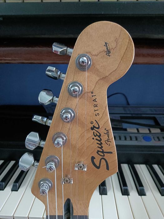 Guitarra Squier  mais amplificador