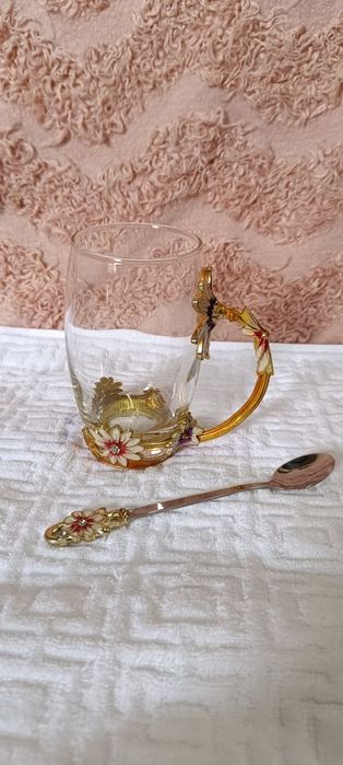 Emaliowany szklany kubek z łyżeczką