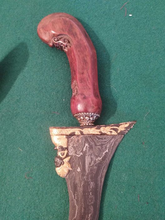 Kris malaio do final do século XIX LÂMINA COM OURO