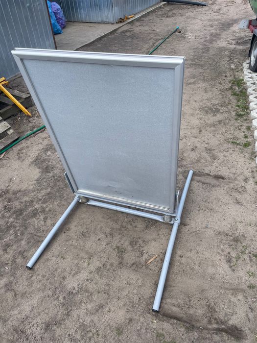 Potykacz reklamowy - stojak reklamowy