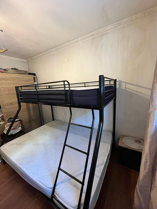 Beliche duas camas uma de solteiro outra de casal com colchão
