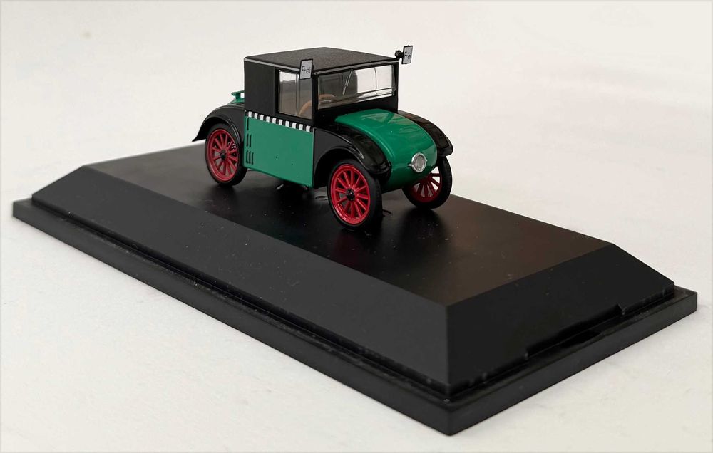 SCHUCO_Ref 02976 Hanomag Kommissbrot. Escala 1/43. Como novo.