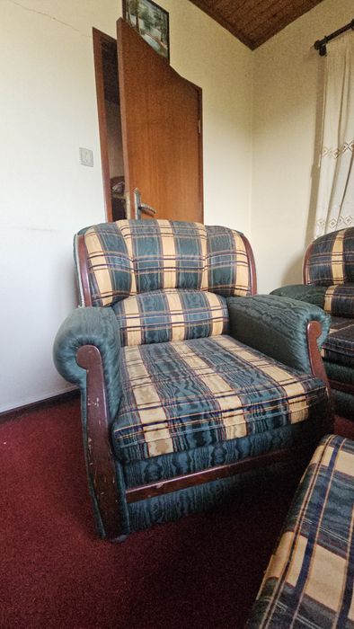 Conjunto de Sala: Móvel Estante Grande + Sofás