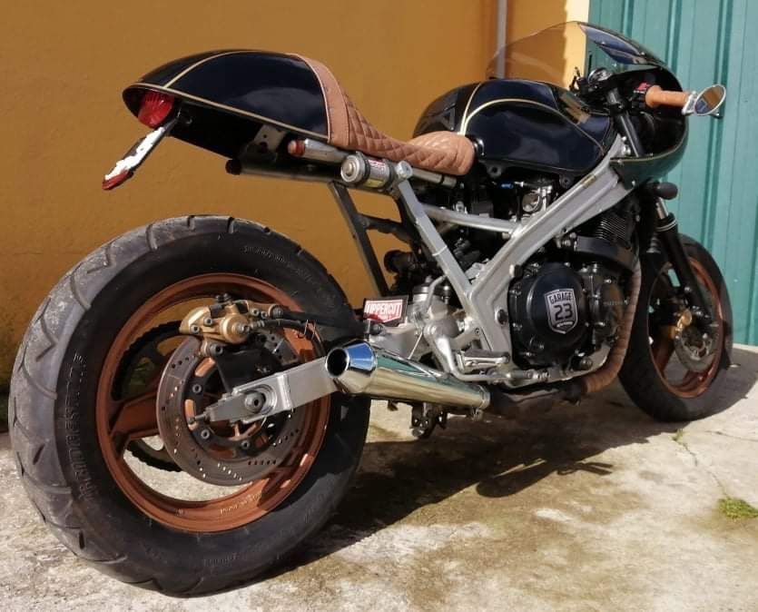 Cafe Racer GSX  - Troca