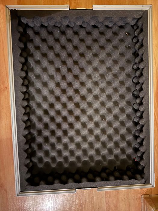 Rack 8 u Antywstrząsowy Niemiecki