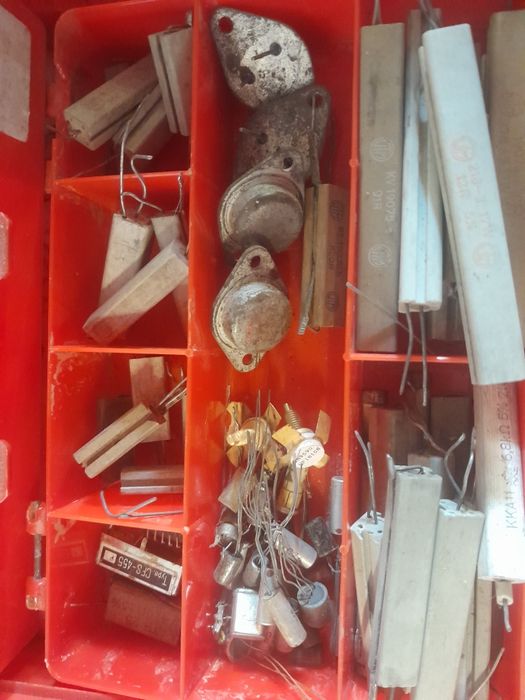 Analog Electronic Components458406799134566400
